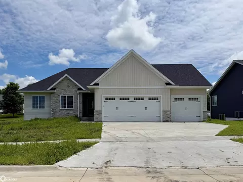 1218 N 18th St, Chariton, IA 50049