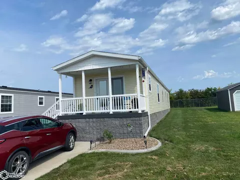 1500 E Linden Dr #113, Mount Pleasant, IA 52641