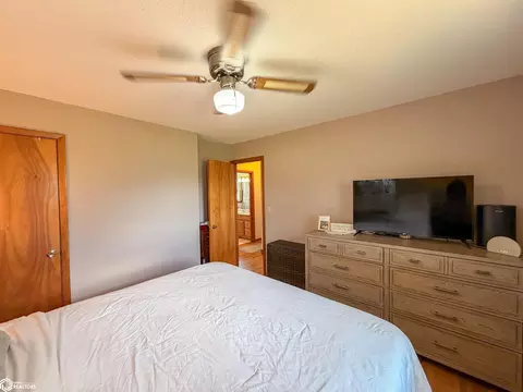 Bedroom - 1307 Vale Dr, Hampton, IA 50441 photo 3 of 7