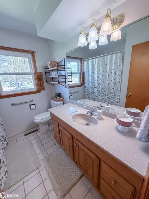 Bath - 1307 Vale Dr, Hampton, IA 50441 photo 1 of 4