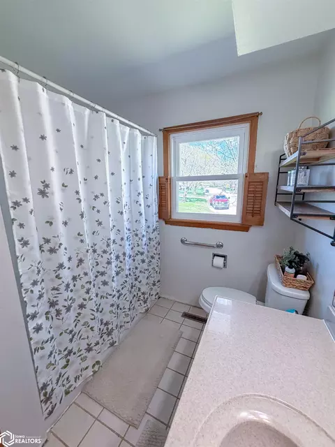 Bath - 1307 Vale Dr, Hampton, IA 50441 photo 2 of 4