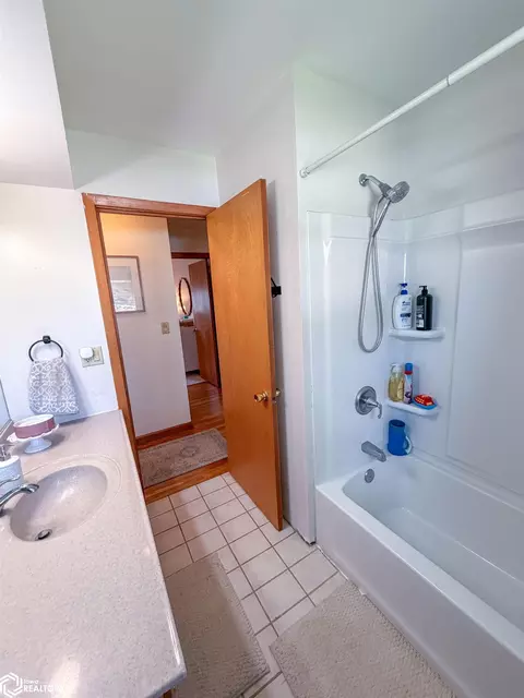 Bath - 1307 Vale Dr, Hampton, IA 50441 photo 3 of 4