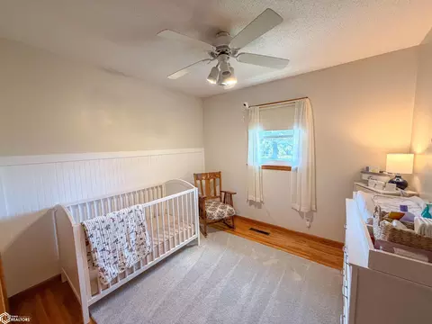 Bedroom - 1307 Vale Dr, Hampton, IA 50441 photo 4 of 7