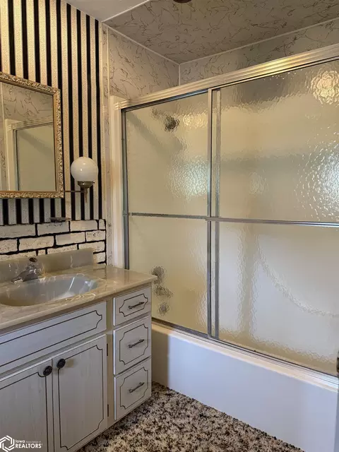 Bath - 400 16th St, Corning, IA 50841 photo 6 of 7