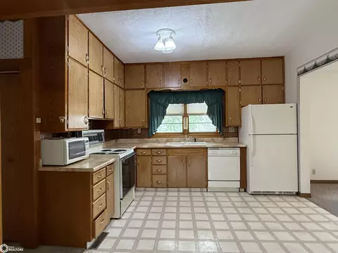 Kitchen - 400 16th St, Corning, IA 50841 photo 1 of 3