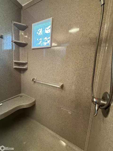 Bath - 400 16th St, Corning, IA 50841 photo 3 of 7