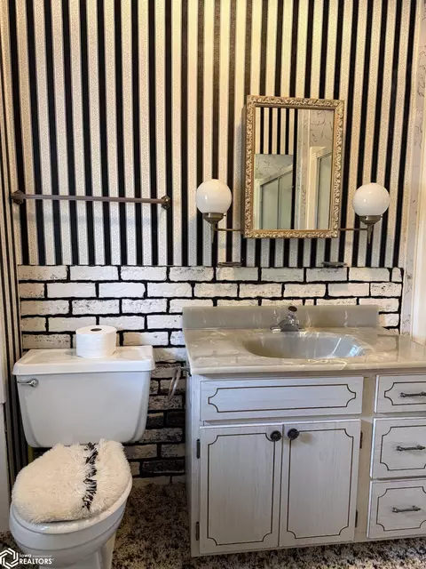 Bath - 400 16th St, Corning, IA 50841 photo 5 of 7