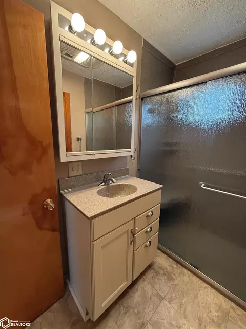 Bath - 400 16th St, Corning, IA 50841 photo 1 of 7