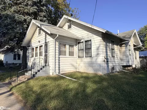203 S D St, Fairfield, IA 52556