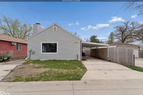 104 14th Pl S, Clear Lake, IA 50428