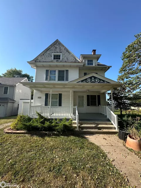 381 E 3rd St, Dallas City, IL 62330