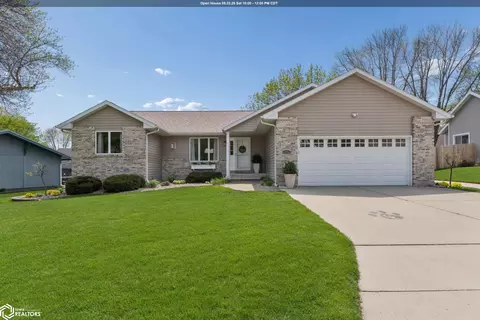 105 Woodlane Dr, Clear Lake, IA 50428