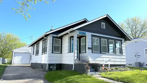 812 10th St NE, Mason City, IA 50401