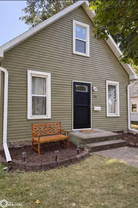 220 Summer St, West Burlington, IA 52655