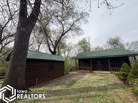 4320 Shady Lane Dr, Brooklyn, IA 52211