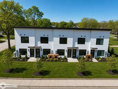 328 S 11th St, Sac City, IA 50583