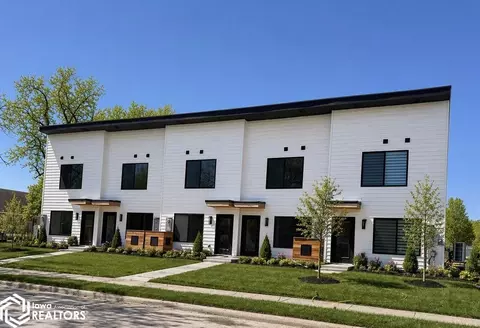 326 S 11th St, Sac City, IA 50583