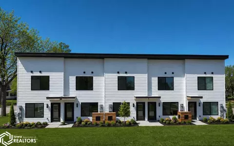 324 S 11th St, Sac City, IA 50583