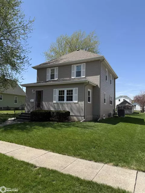 108 S Walnut St, Carroll, IA 51401