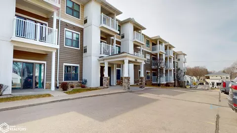 809 7th Ave N #211, Clear Lake, IA 50428