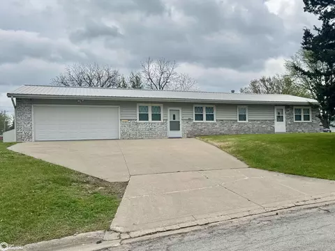 224 S 17th St, Chariton, IA 50049