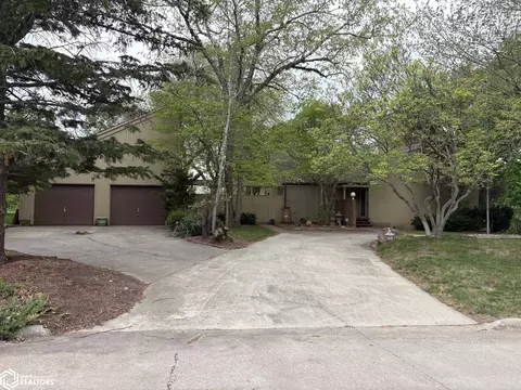 1 Robin Hill Ln, Red Oak, IA 51566