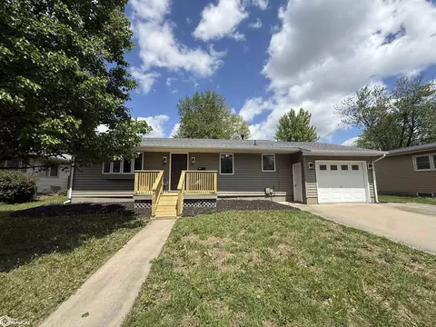 713 W Taylor Ave, Fairfield, IA 52556
