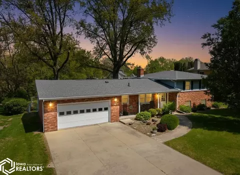 2710 Clearview Dr, Burlington, IA 52601