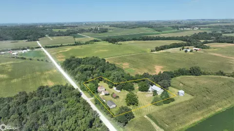 4617 Durow Rd, Center Point, IA 52213