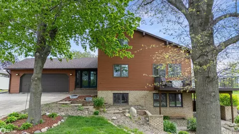 1014 Oakland Dr, Tama, IA 52339