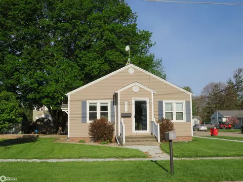 203 6th St Sw SW, Hampton, IA 50441