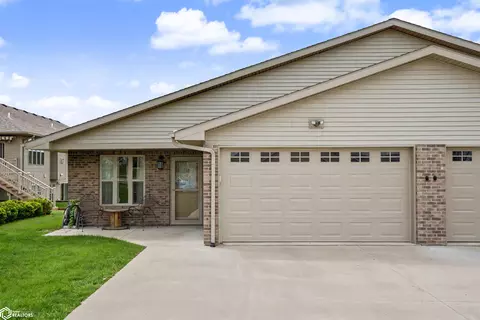 625 Ratcliffe Dr, Marshalltown, IA 50158