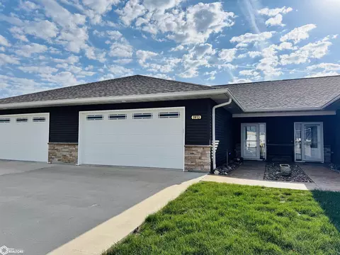 1913 S Court St, Fairfield, IA 52556