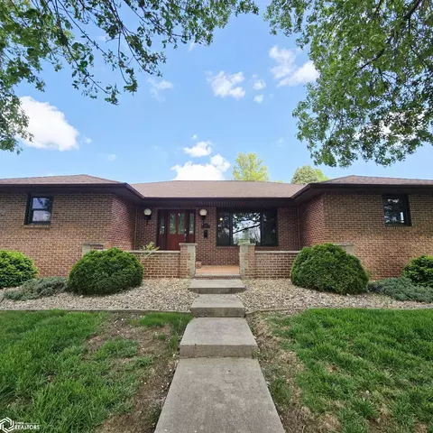 105 W Glendale Rd, Oskaloosa, IA 52577