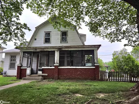 906 Summer St, Burlington, IA 52601