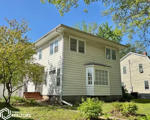 306 W Madison Ave, Fairfield, IA 52556