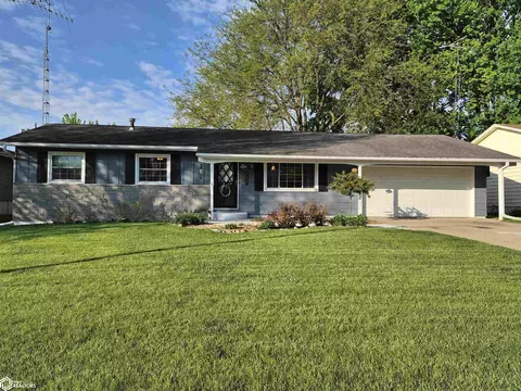 1141 Clearview Dr, Oskaloosa, IA 52577