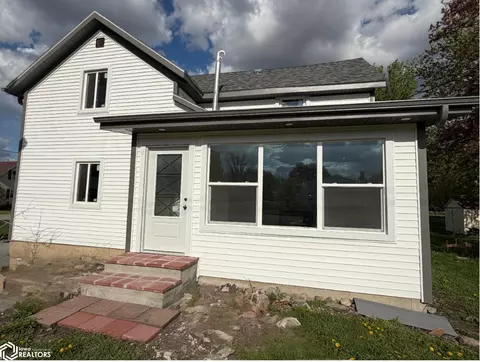 107 N 3rd St, Vincent, IA 50594
