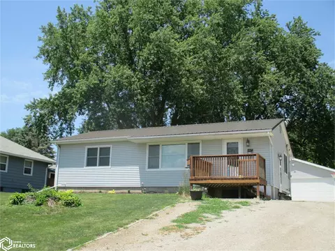 224 Linden Ct, Brooklyn, IA 52211