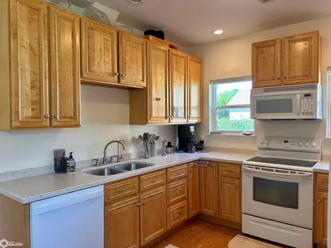 Kitchen - 50 E Golden Ln, Fairfield, IA 52556 photo 3 of 4