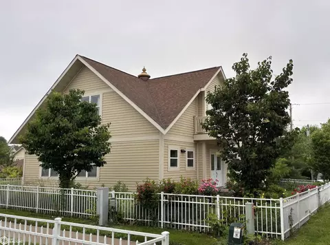Exterior - 50 E Golden Ln, Fairfield, IA 52556 photo 2 of 5