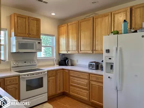 Kitchen - 50 E Golden Ln, Fairfield, IA 52556 photo 2 of 4