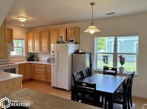 Kitchen - 50 E Golden Ln, Fairfield, IA 52556 photo 4 of 4