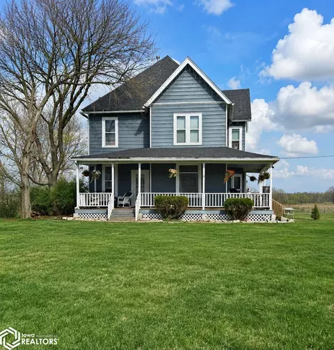 714 S 4th St, Chariton, IA 50049