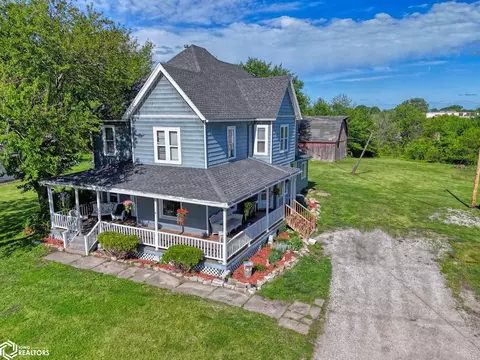 714 S 4th St, Chariton, IA 50049