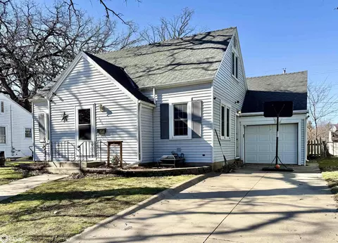 606 11th St NE, Mason City, IA 50401