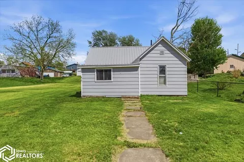 610 Center St, Grinnell, IA 50112
