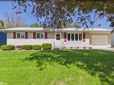 111 S 10th St, Montrose, IA 52639