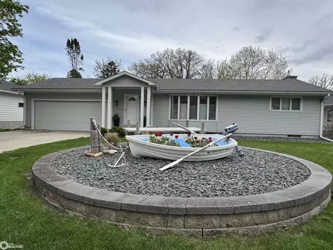 111 Orchard Ln, Clear Lake, IA 50428
