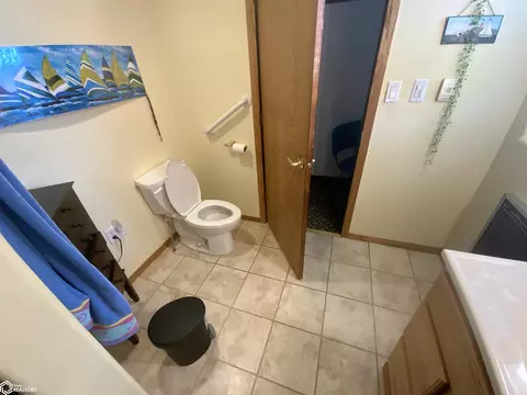 Bath - 2580 F Ave, Deloit, IA 51441 photo 2 of 2